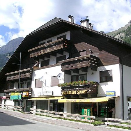 Appartamento La Casa Duron Campitello di Fassa Esterno foto